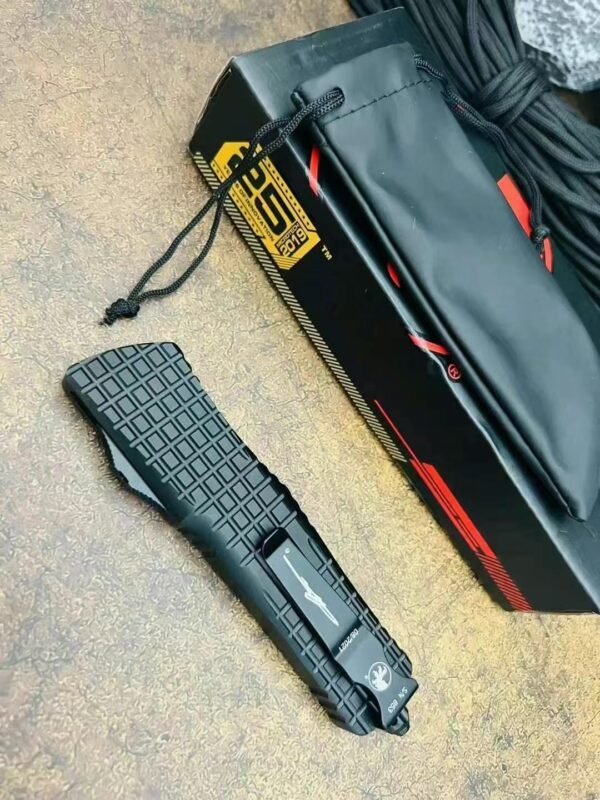 US Microtech UT Halibut Large Stonewash Automatic Knife - D2 Steel Blade - Image 4