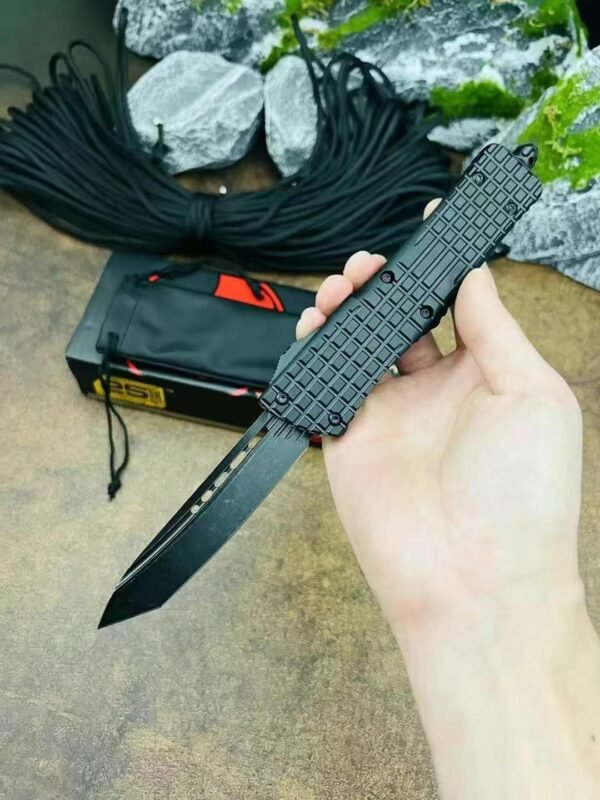 US Microtech UT Halibut Large Stonewash Automatic Knife - D2 Steel Blade - Image 3