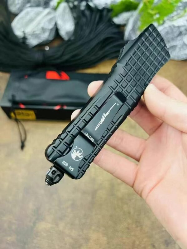 US Microtech UT Halibut Large Stonewash Automatic Knife - D2 Steel Blade - Image 2